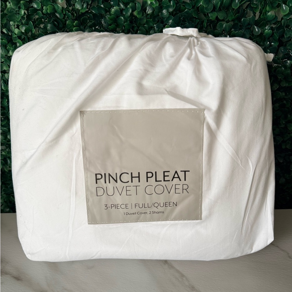 Pinch Pleat White Duvet Cover Set - Full/Queen Brand New